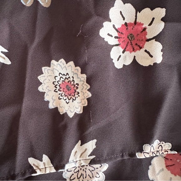 Loft Womens Round Hem Black Floral Print Short Sleeve Top Sz XL Office Bloomcore - Picture 8 of 8